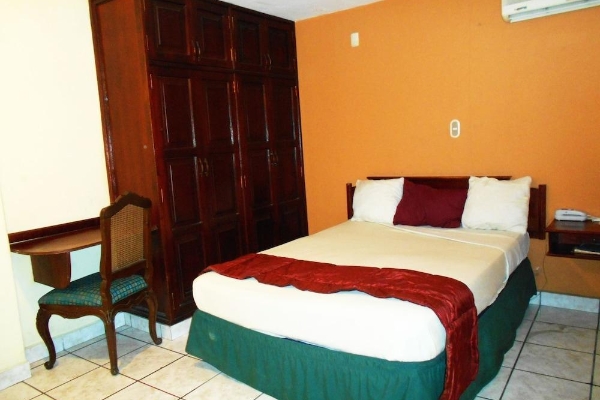 Hotel Suites Los Jicaros (San Pedro Sula)